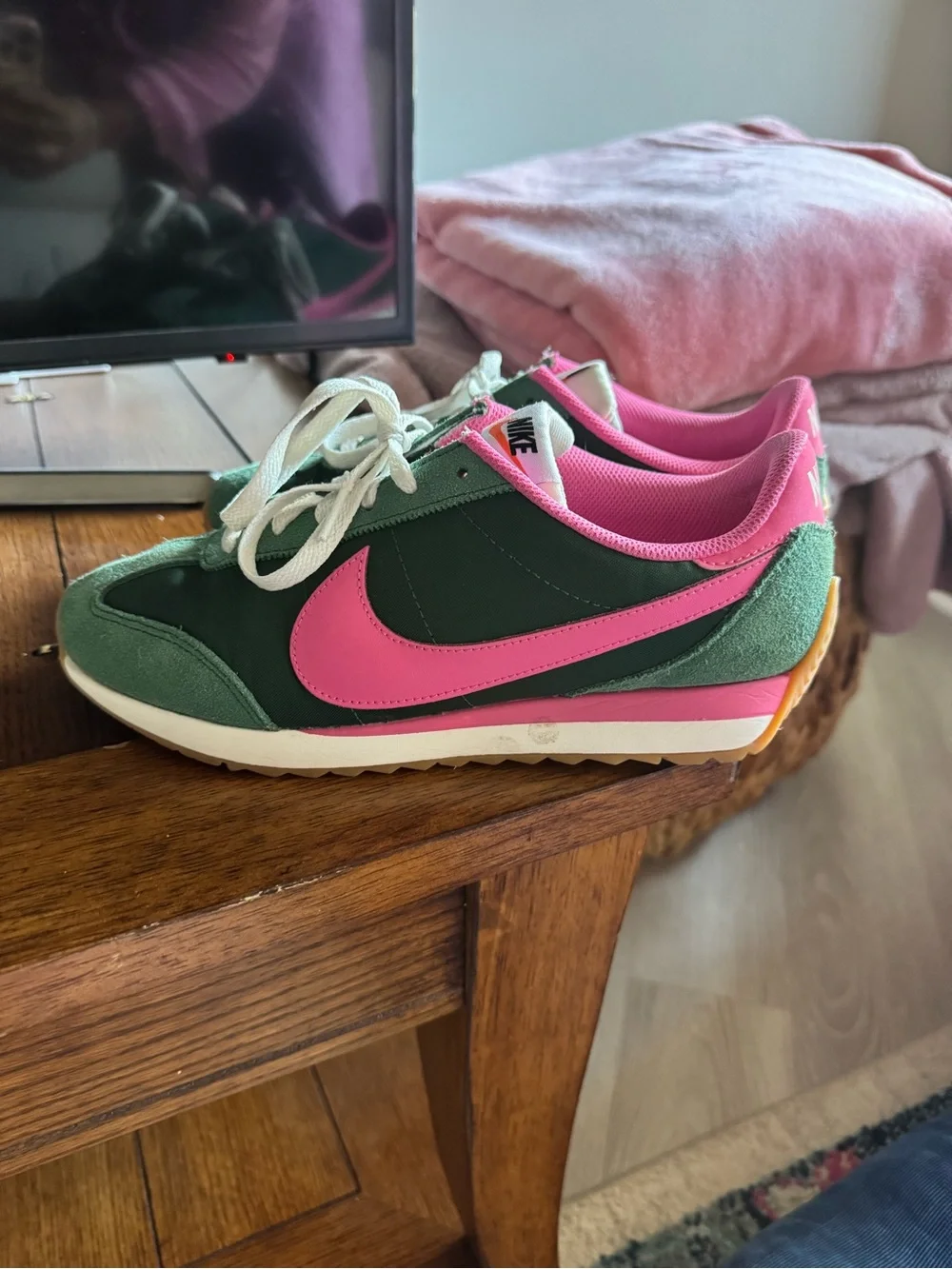 Nike Women’s Packfic Shoe (Women’s 9.5)